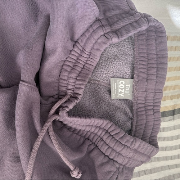 TNA Cozy Fleece Lounge Set​ . Hoodie is XS and pants are XXS - Picture 7 of 7
